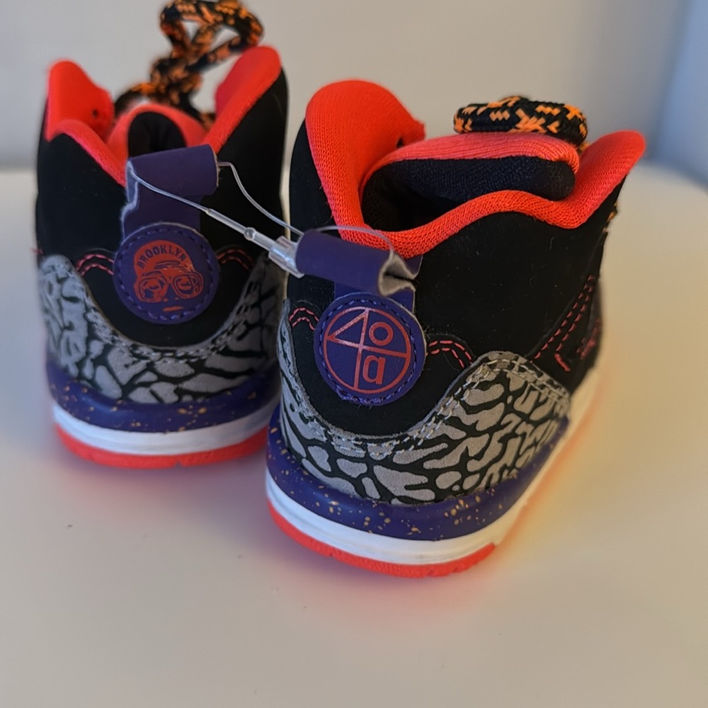 Jordan spizike Tasmanian devil sneakers - Picture 3 of 3